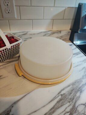Vintage Tupperware Pie Taker Harvest Gold 719 720 with Lid | 1970s Pie Carrier
